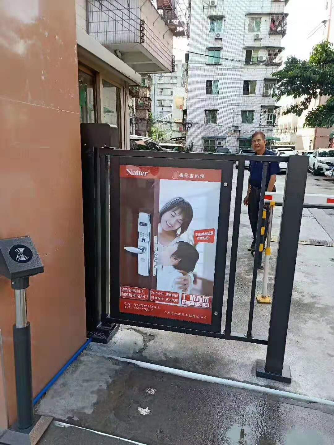 人行廣告門，智能廣告門，社區(qū)廣告門案例